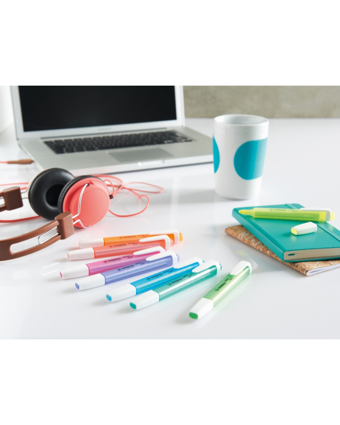 STABILO Swing Cool markeerstiften op papier – snel droogende inkt